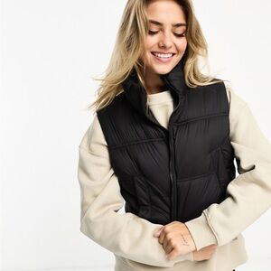 Pull&Bear Black Puffer Vest NWOT
